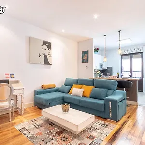 Apartment Between Old Town & Guggenheim!! Private Parking, Bilbao